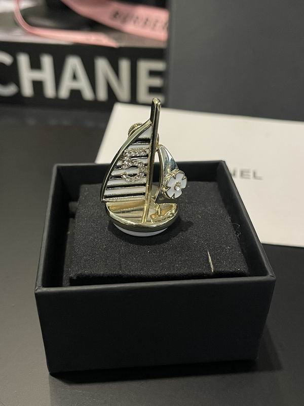 Chanel Brooch 07yxs57